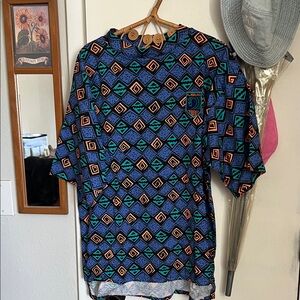 Liquid Hawaiian 90’s Geometric Short Sleeve Tee